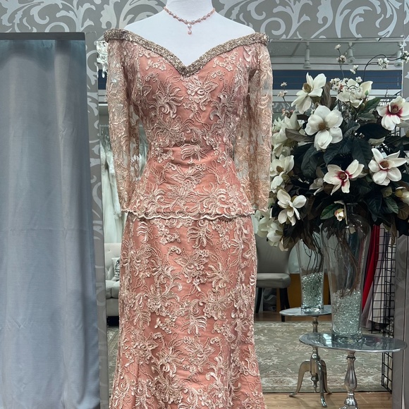 Women Dress - Picture 1 of 4